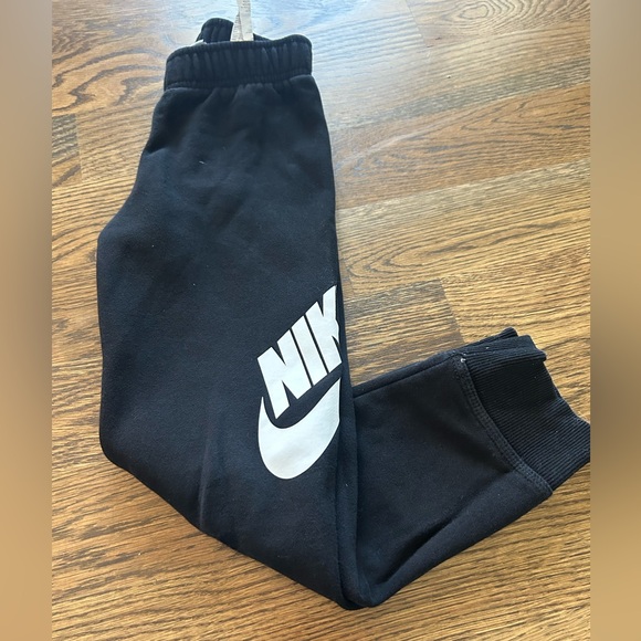 Boys Nike sweatpants/joggers size 6-7 - Picture 1 of 4
